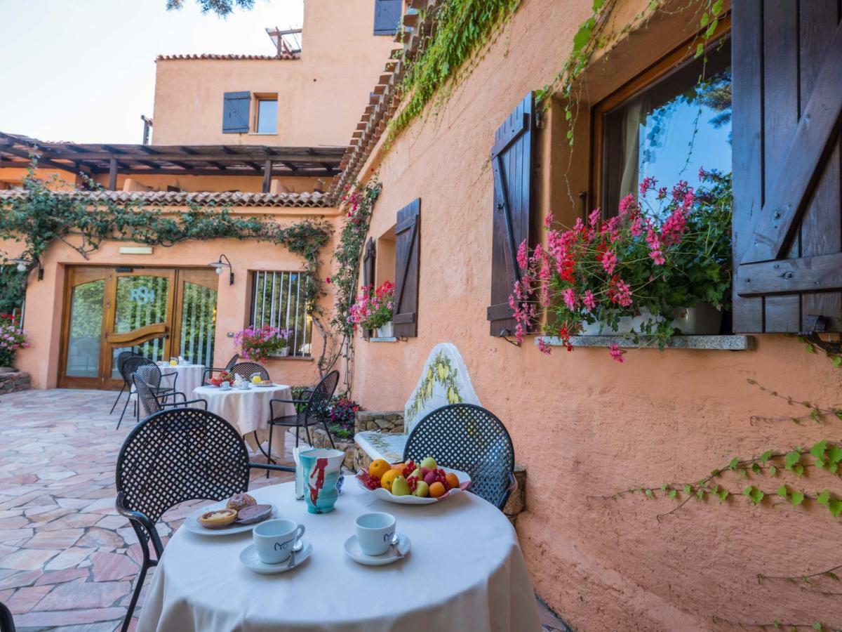 Hotel Rocce Sarde San Pantaleo Exteriér fotografie